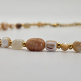 Collana in madreperla e pietra di luna – Collezione Duna